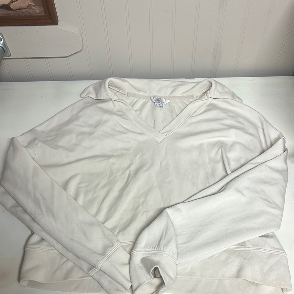 Danskin Cream V-Neck Long Sleeve Top
